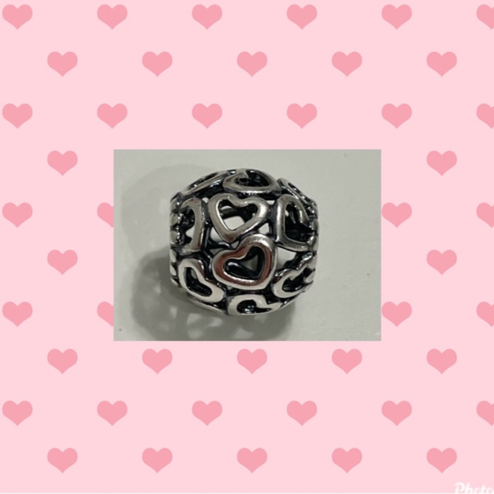 Pandora Open your Heart charm